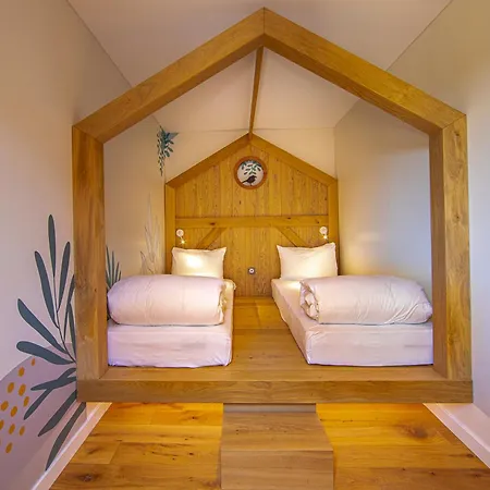 Ecolodgee Hotel *